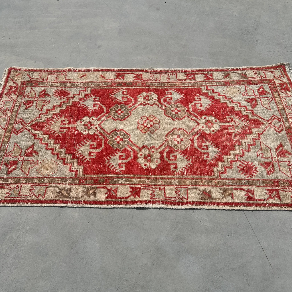 Vintage Turkish Accent Area rug 2.6 x 5.1 ft