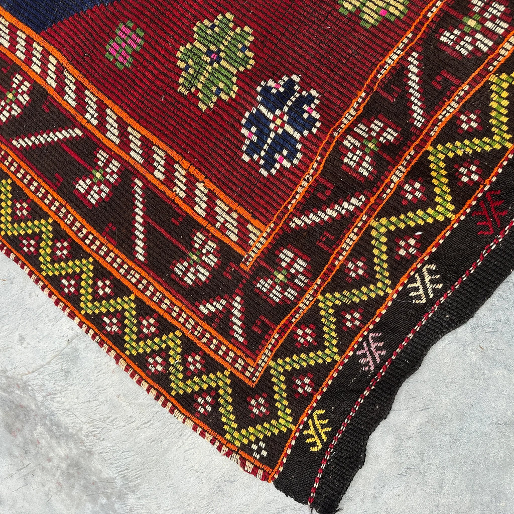 Vintage Turkish Accent Area rug 5.6 x 8.8 ft