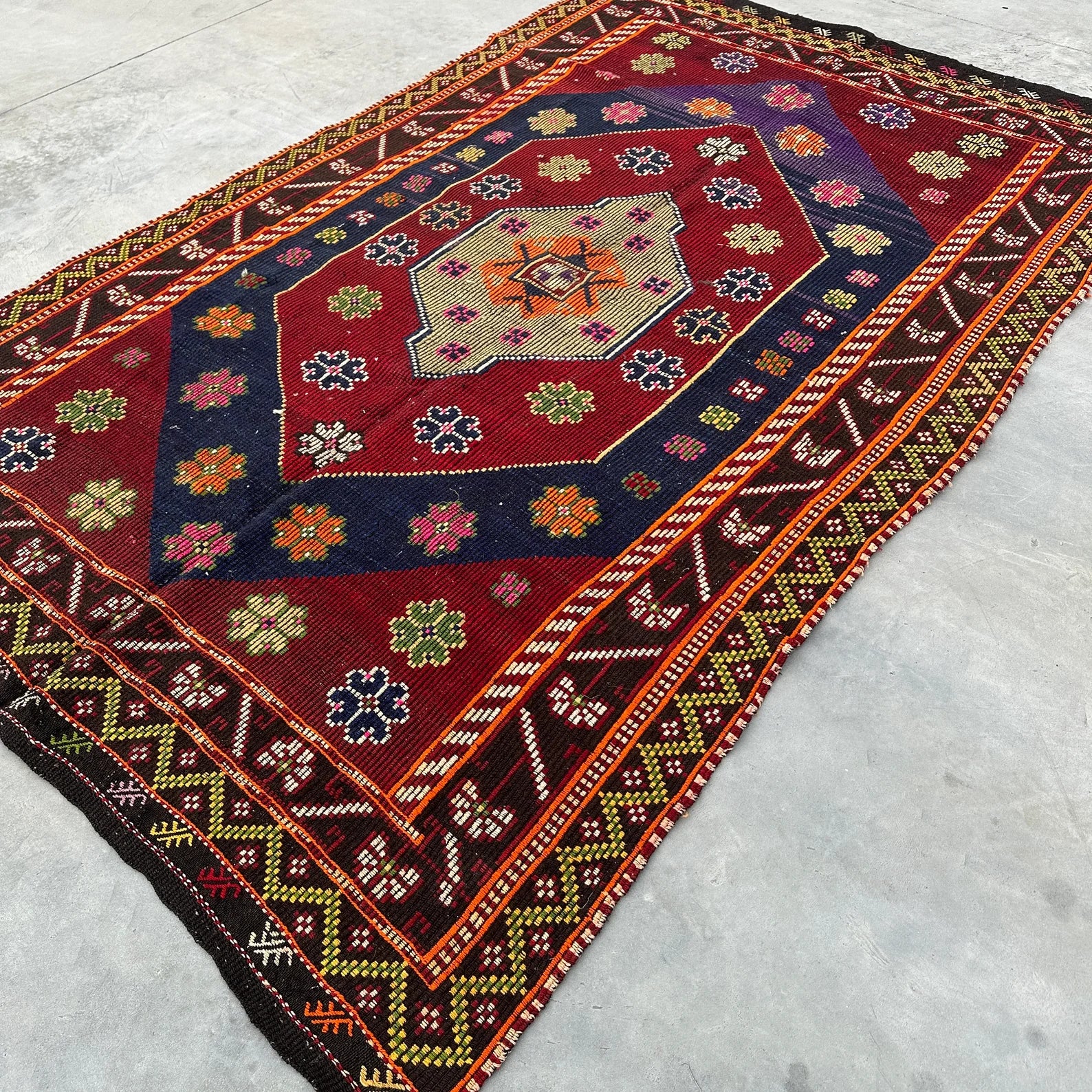 Vintage Turkish Accent Area rug 5.6 x 8.8 ft