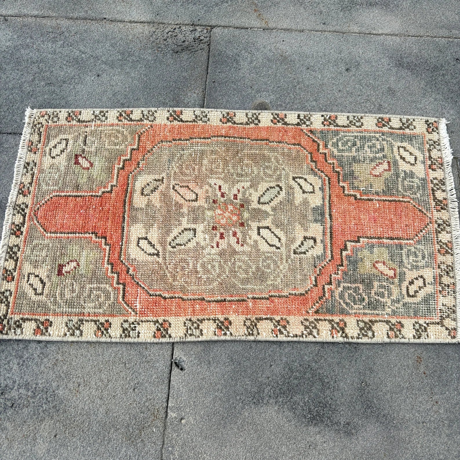 Vintage Turkish Mini Rug 1.5 x 2.7 ft