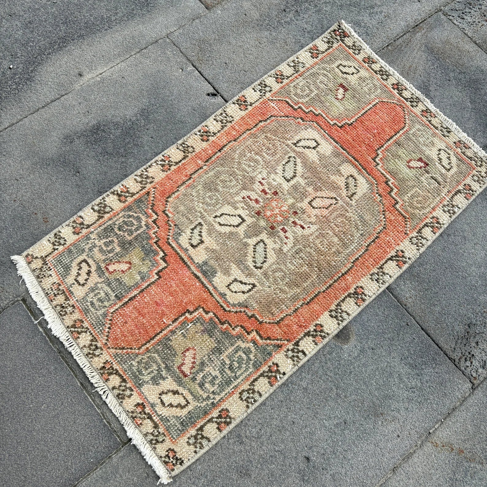 Vintage Turkish Mini Rug 1.5 x 2.7 ft