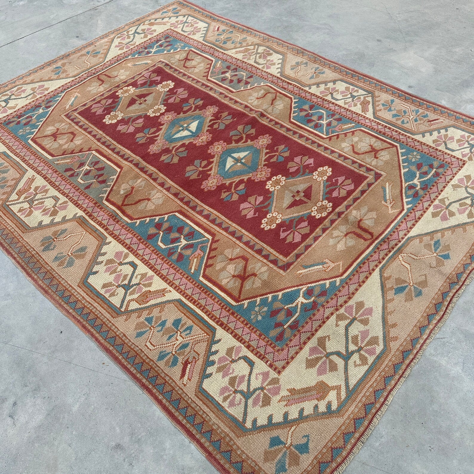 XL Vintage Turkish Accent Area rug 5.8 x 7.3 ft