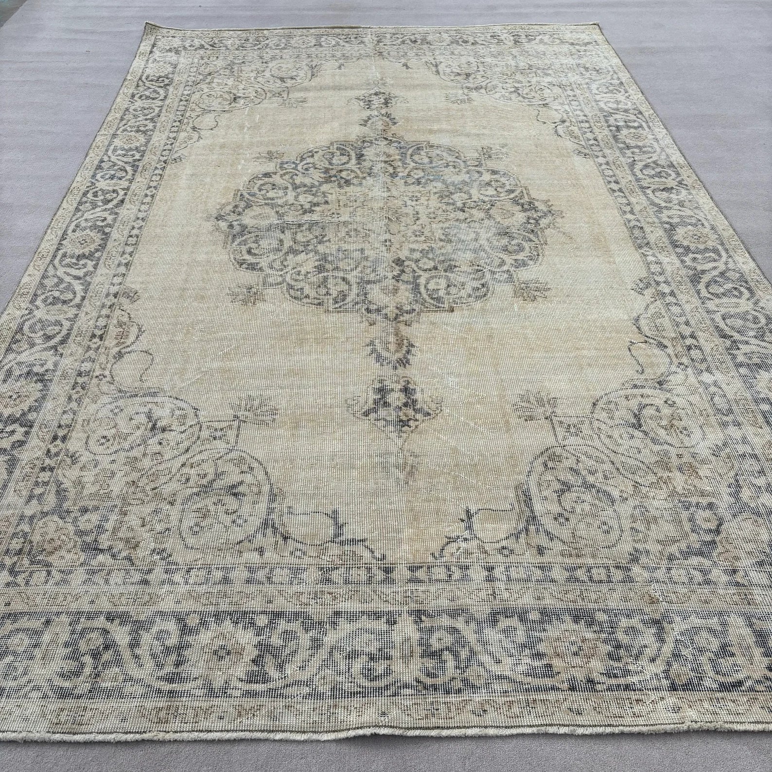 XL Vintage Turkish Accent Area Rug 6.3 x 9.7 ft