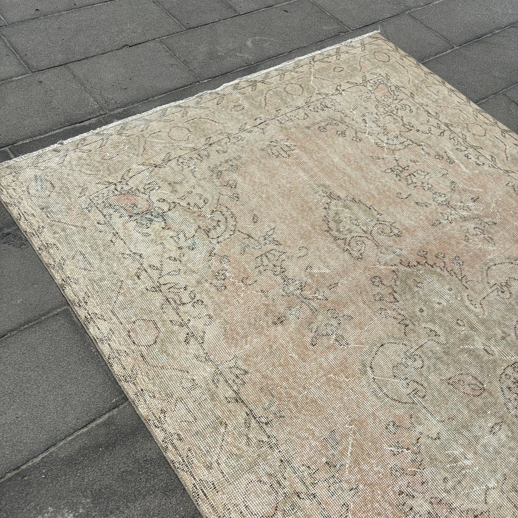 XL Vintage Turkish Accent Area rug 5.4 x 9.2 ft
