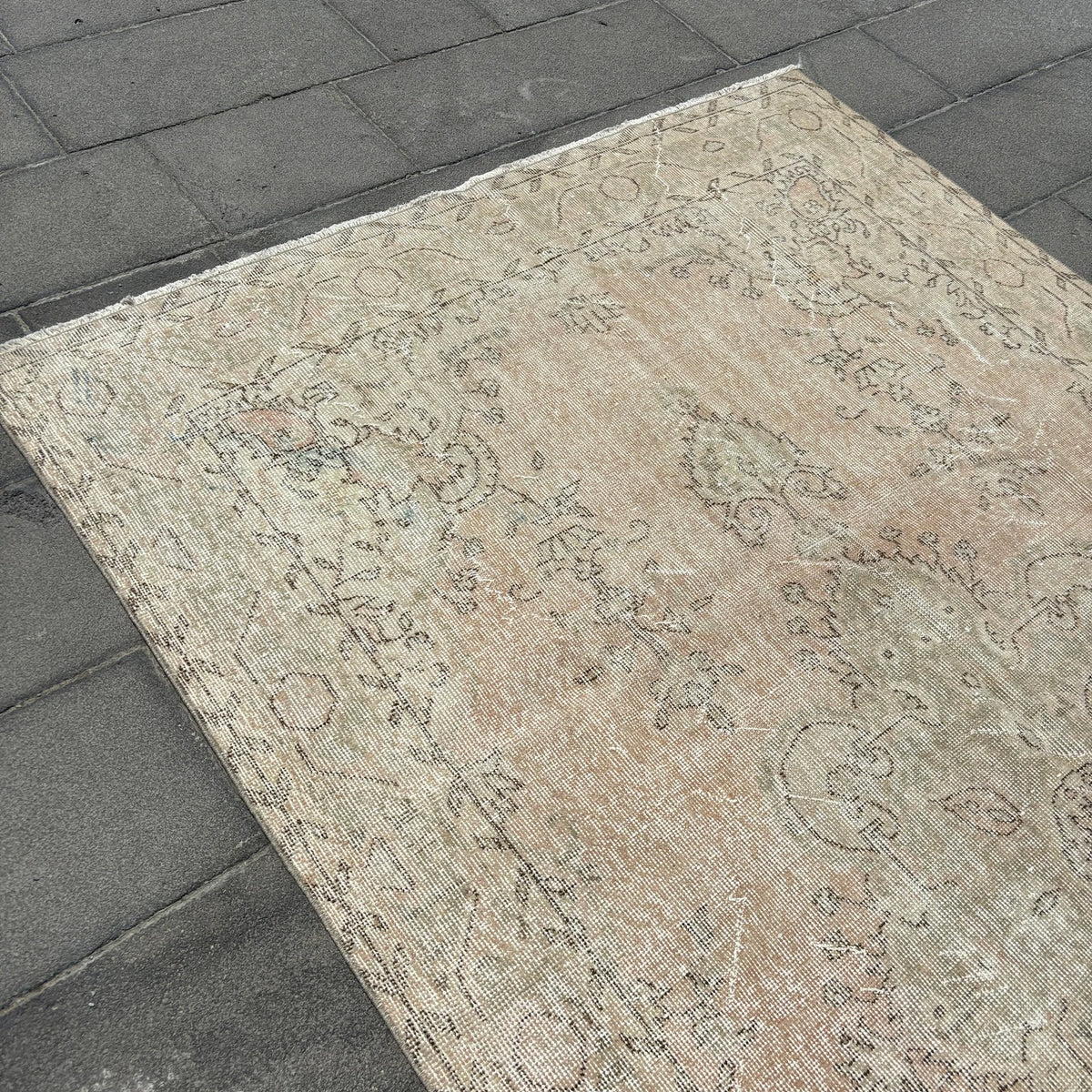 XL Vintage Turkish Accent Area rug 5.4 x 9.2 ft
