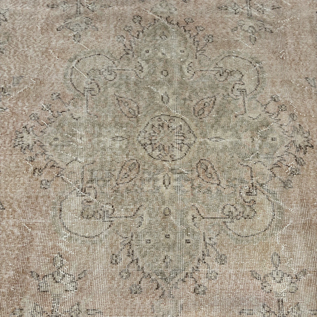 XL Vintage Turkish Accent Area rug 5.4 x 9.2 ft
