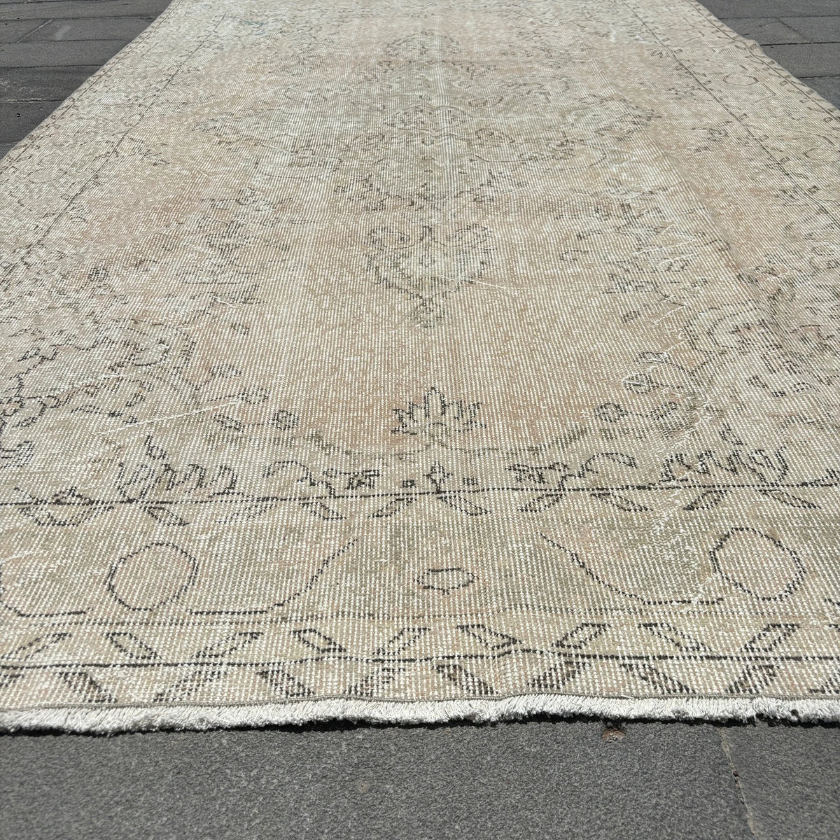 XL Vintage Turkish Accent Area rug 5.4 x 9.2 ft