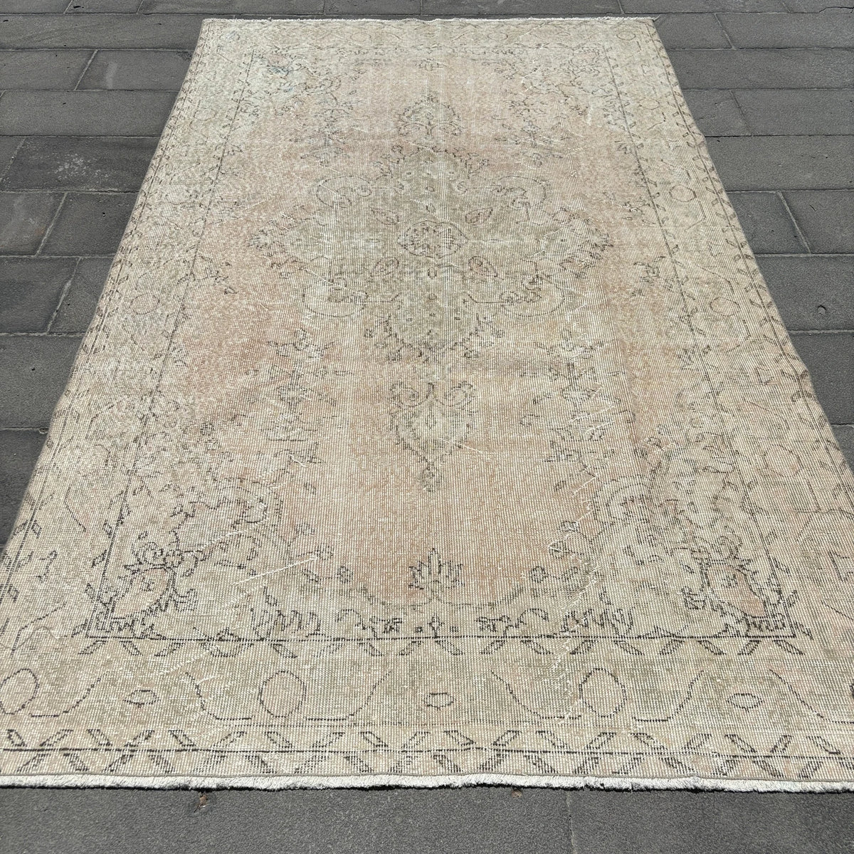 XL Vintage Turkish Accent Area rug 5.4 x 9.2 ft