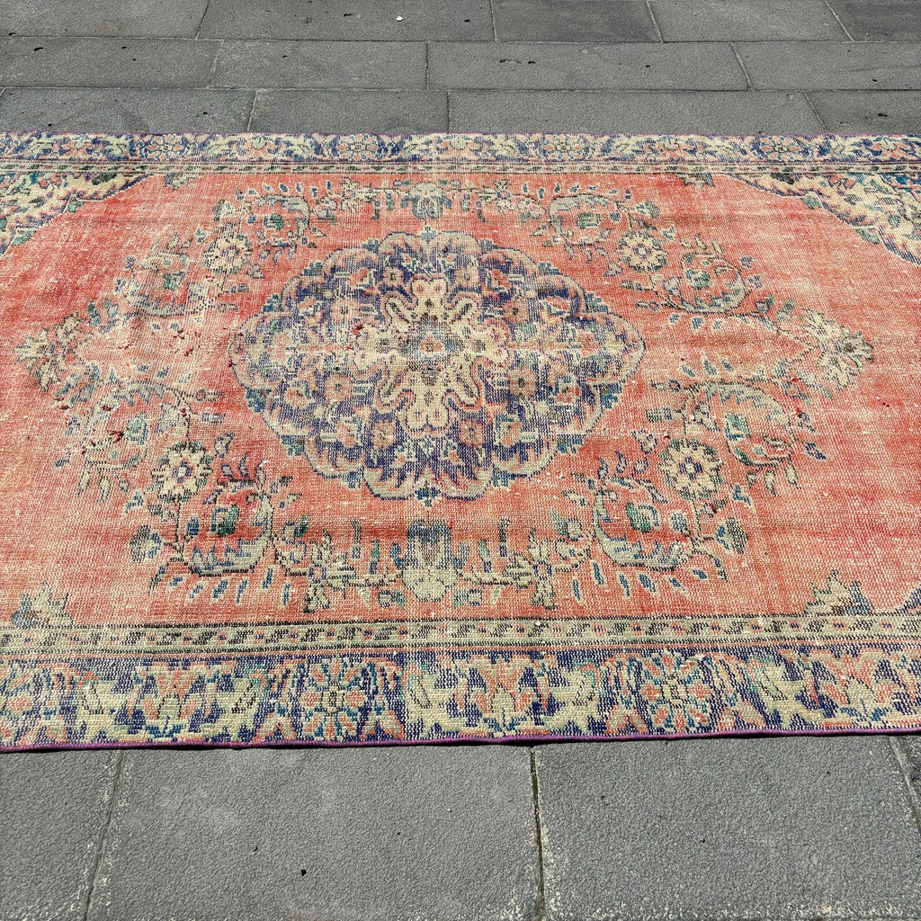 XL Vintage Turkish Accent Area rug 5.4 x 9.3 ft