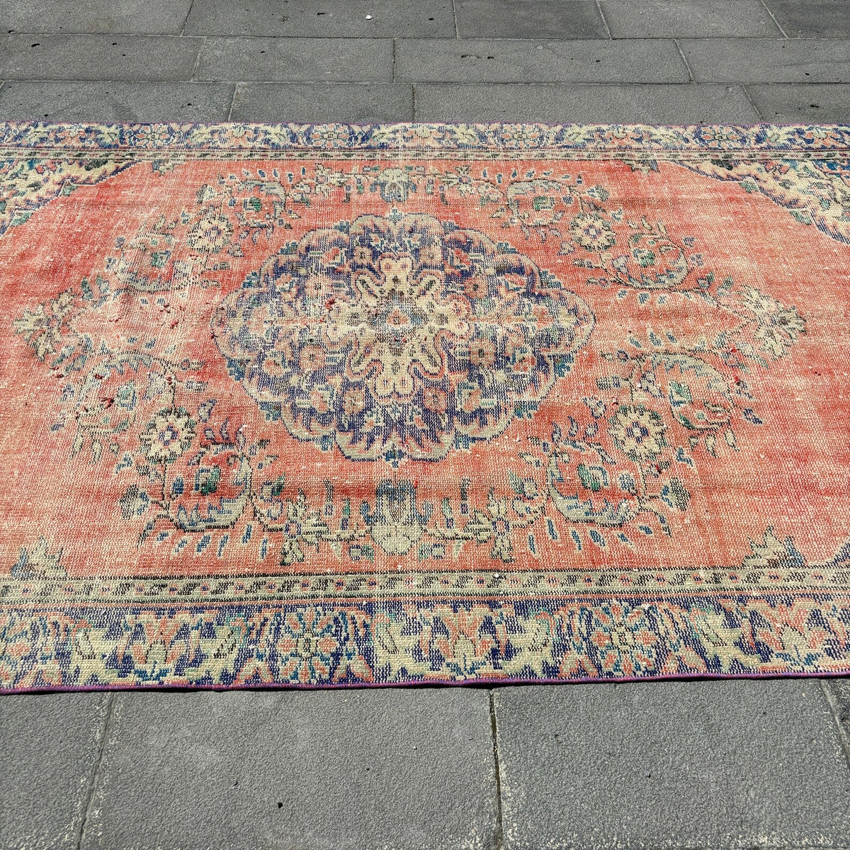 XL Vintage Turkish Accent Area rug 5.4 x 9.3 ft
