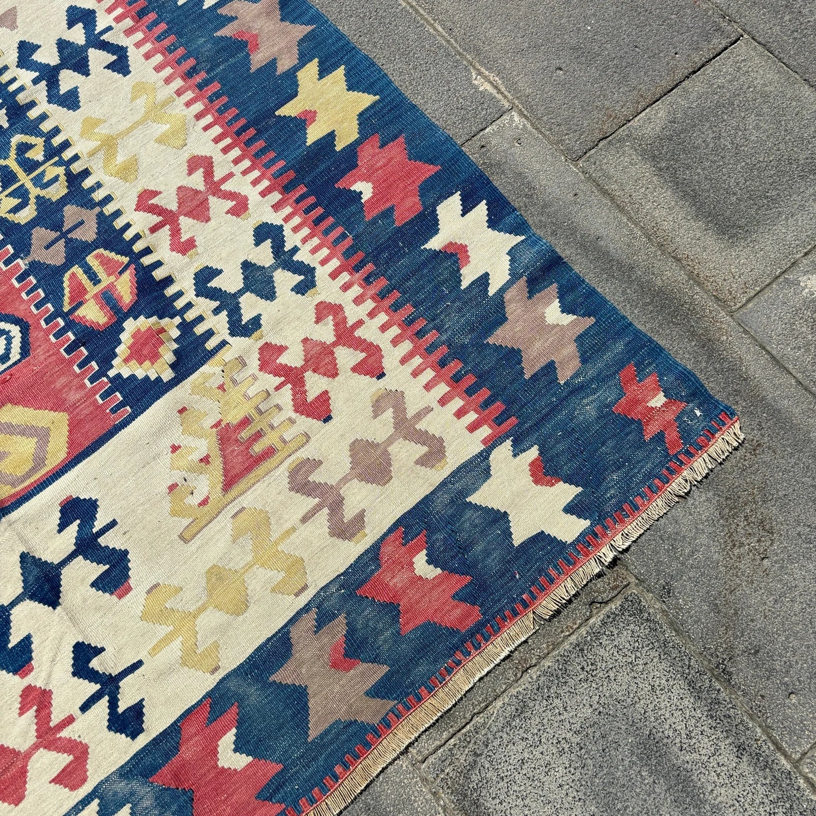 Vintage Turkish Accent Area rug 4.8 x 6.5 ft