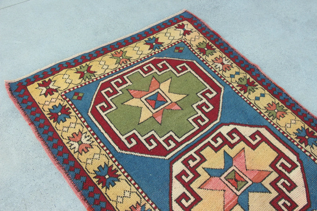 Vintage Turkish Accent Area rug 3.2 x 7.7 ft