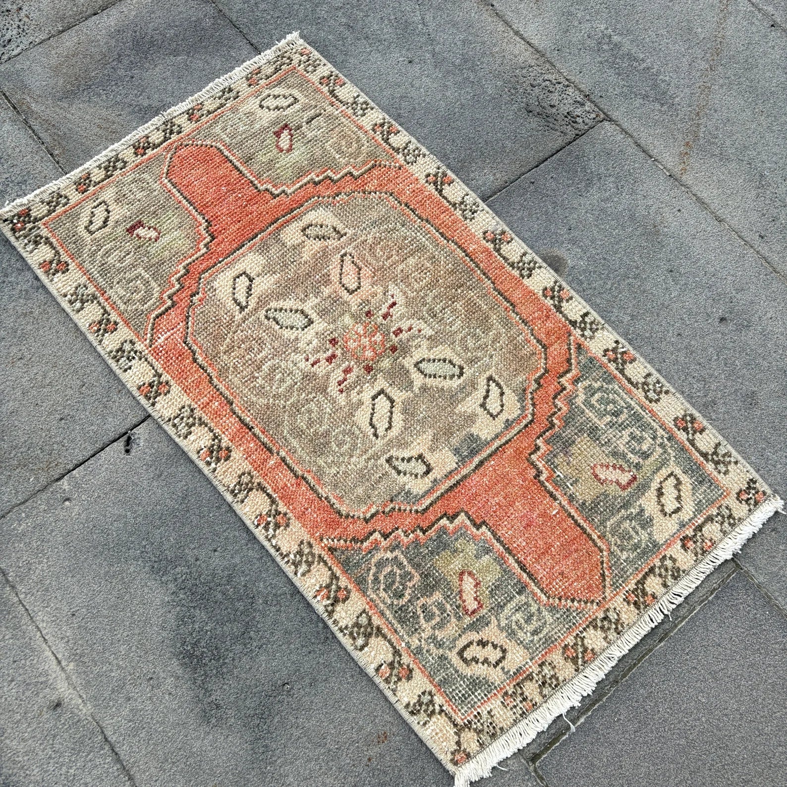 Vintage Turkish Mini Rug 1.5 x 2.7 ft
