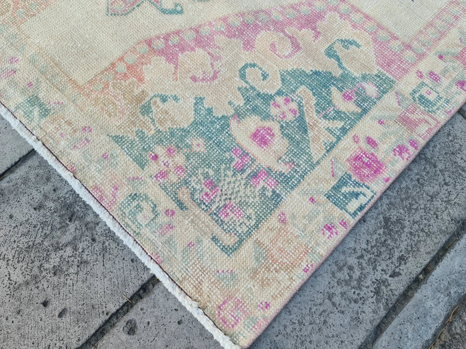 Vintage Turkish Accent Area rug 4.2 x 6.8 ft