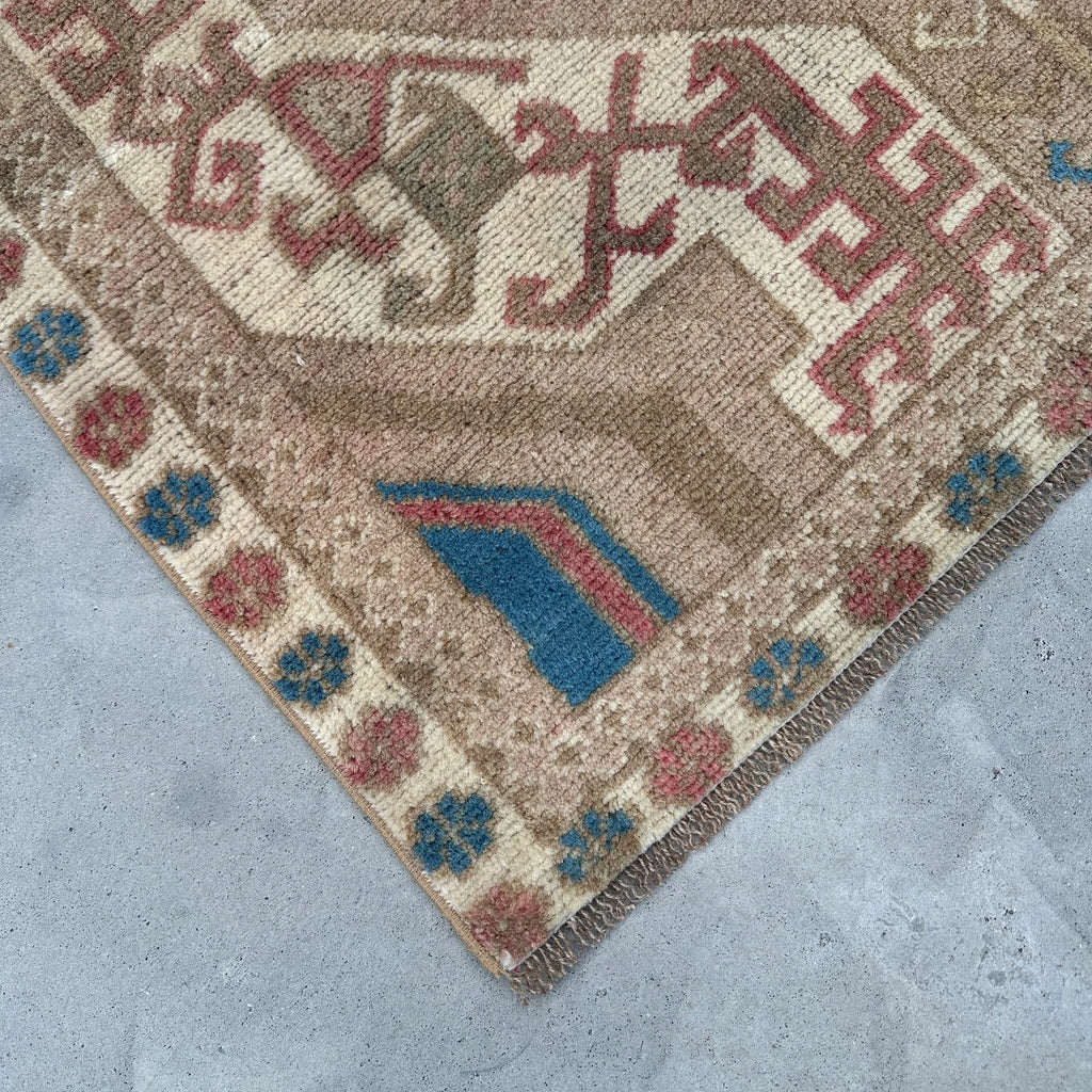 Vintage Turkish Accent Area rug 3.4 x 5 ft