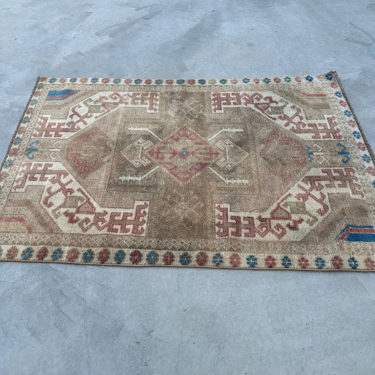 Vintage Turkish Accent Area rug 3.4 x 5 ft