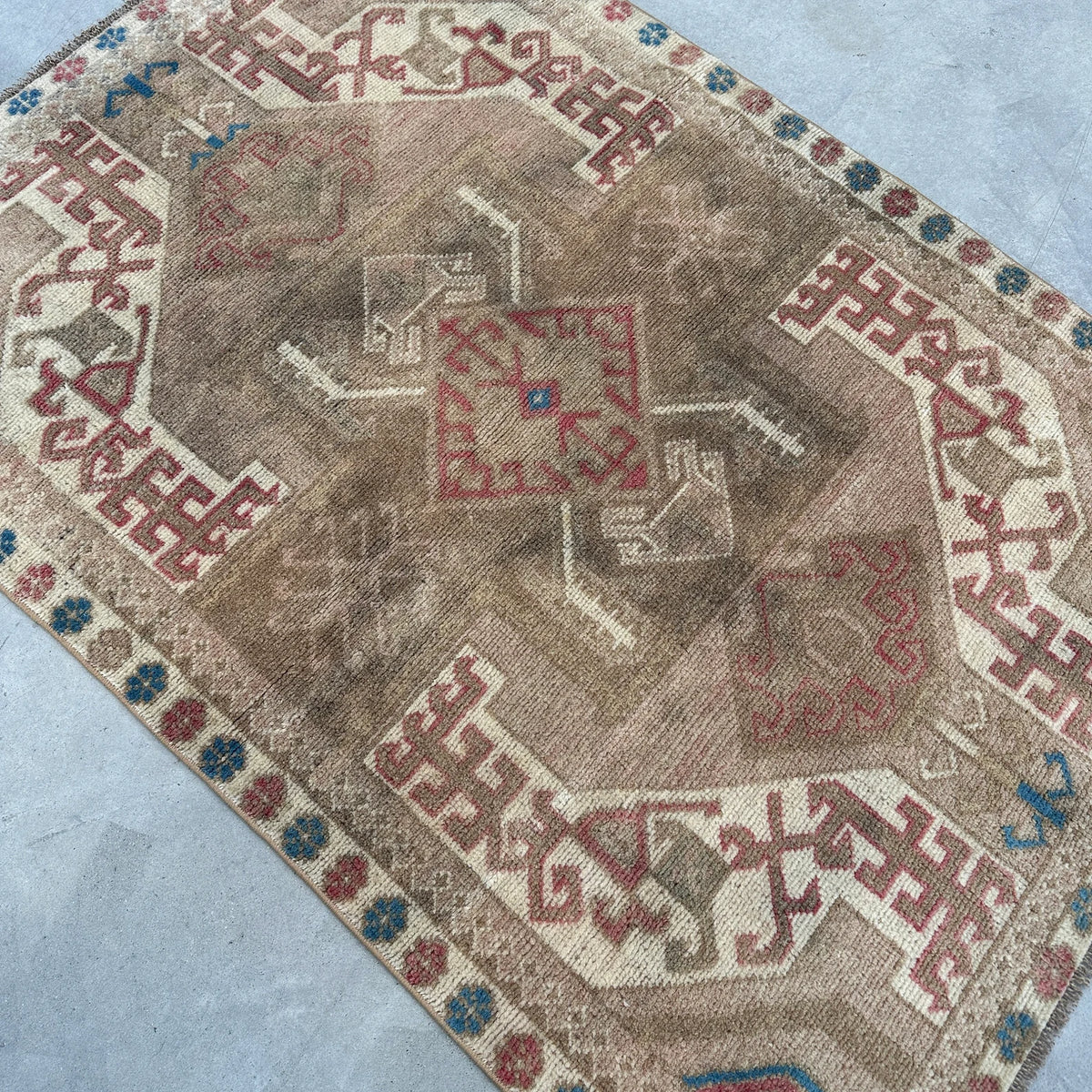 Vintage Turkish Accent Area rug 3.4 x 5 ft