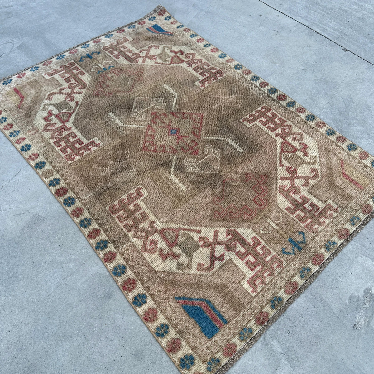 Vintage Turkish Accent Area rug 3.4 x 5 ft