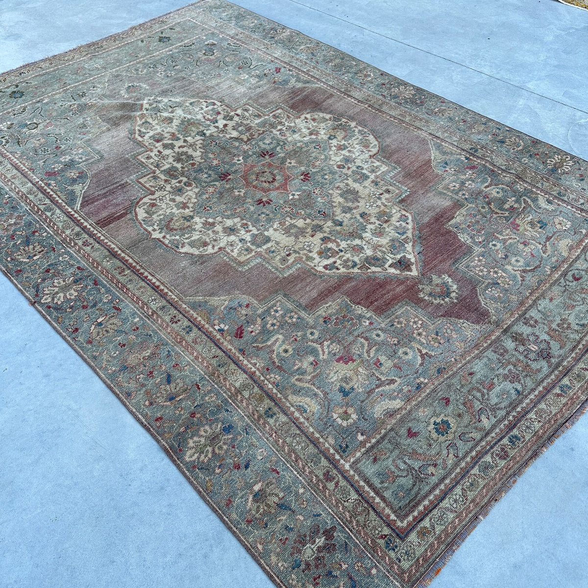 XL Vintage Turkish Accent Area Rug 5.9 x 8.4 ft