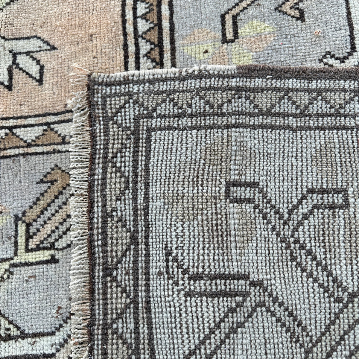 Vintage Turkish Accent Area rug 4.9 x 7.8 g