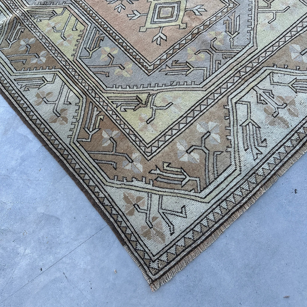Vintage Turkish Accent Area rug 4.9 x 7.8 g