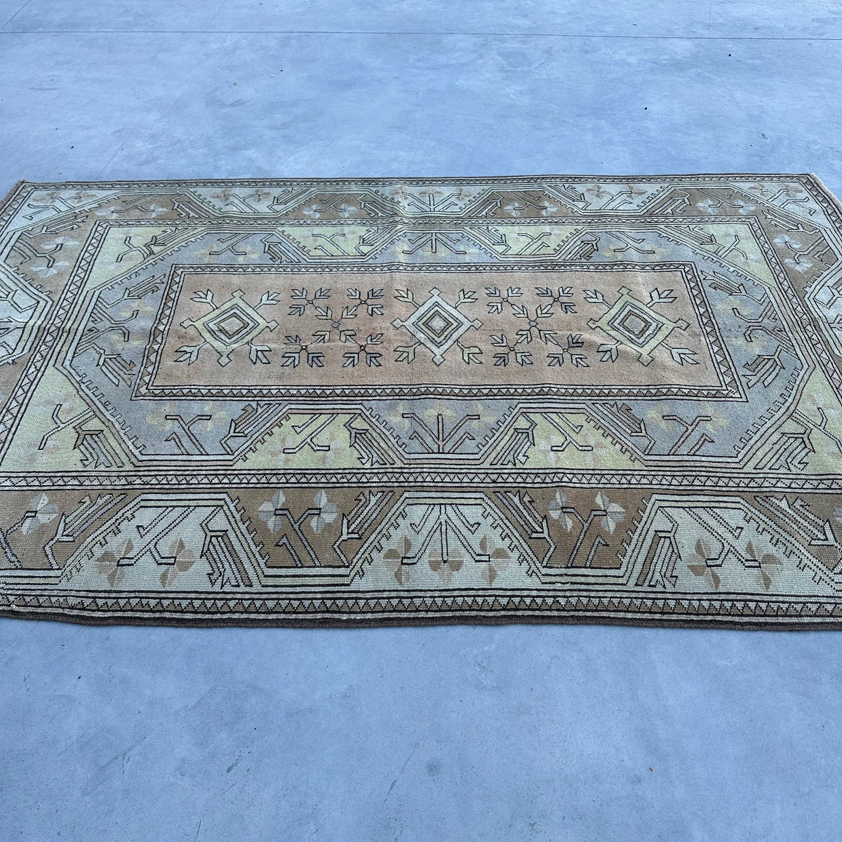 Vintage Turkish Accent Area rug 4.9 x 7.8 g