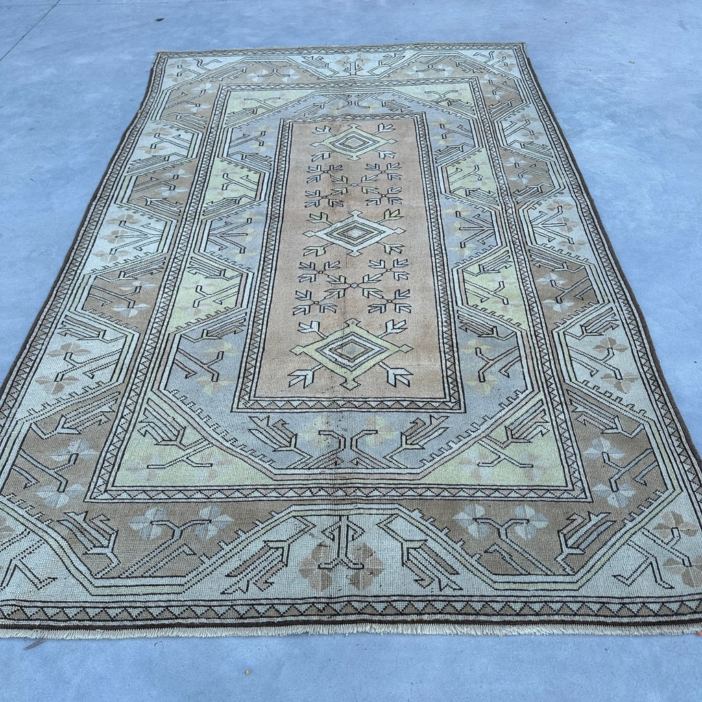 Vintage Turkish Accent Area rug 4.9 x 7.8 g
