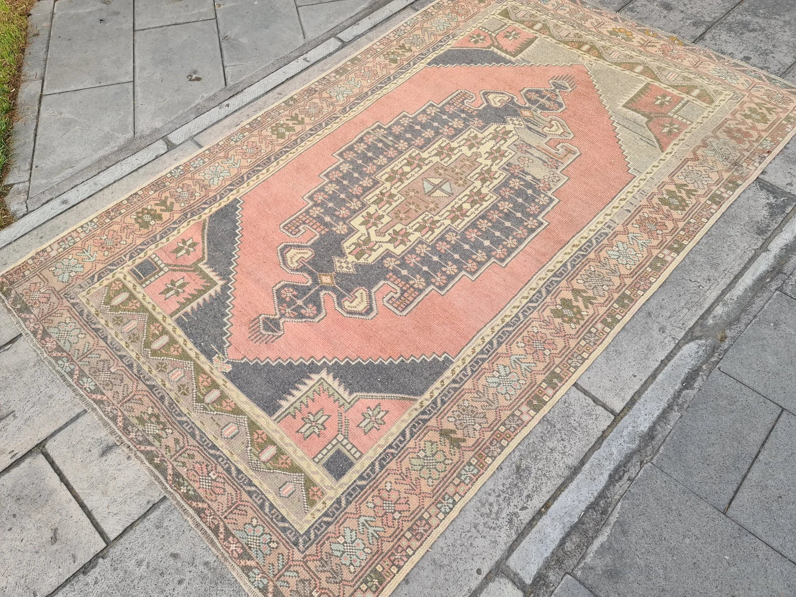 Vintage Turkish Accent Area rug 4.3 x 7.1 ft