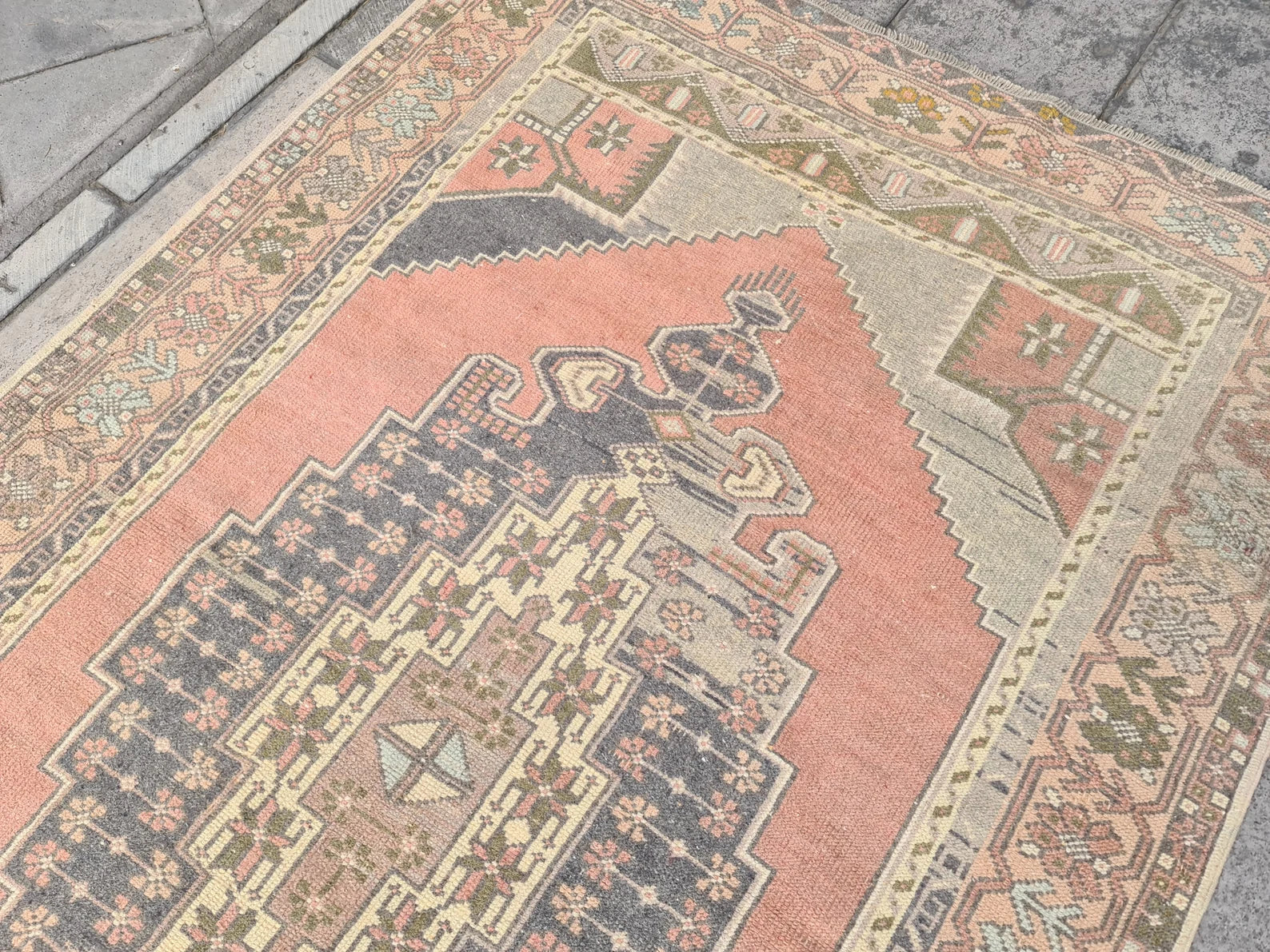 Vintage Turkish Accent Area rug 4.3 x 7.1 ft