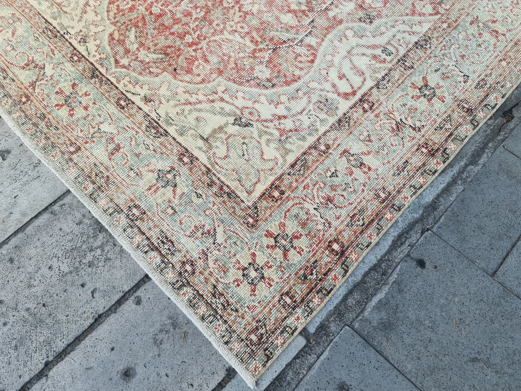 XL Vintage Turkish Accent Area Rug 5.5 x 9.2 ft