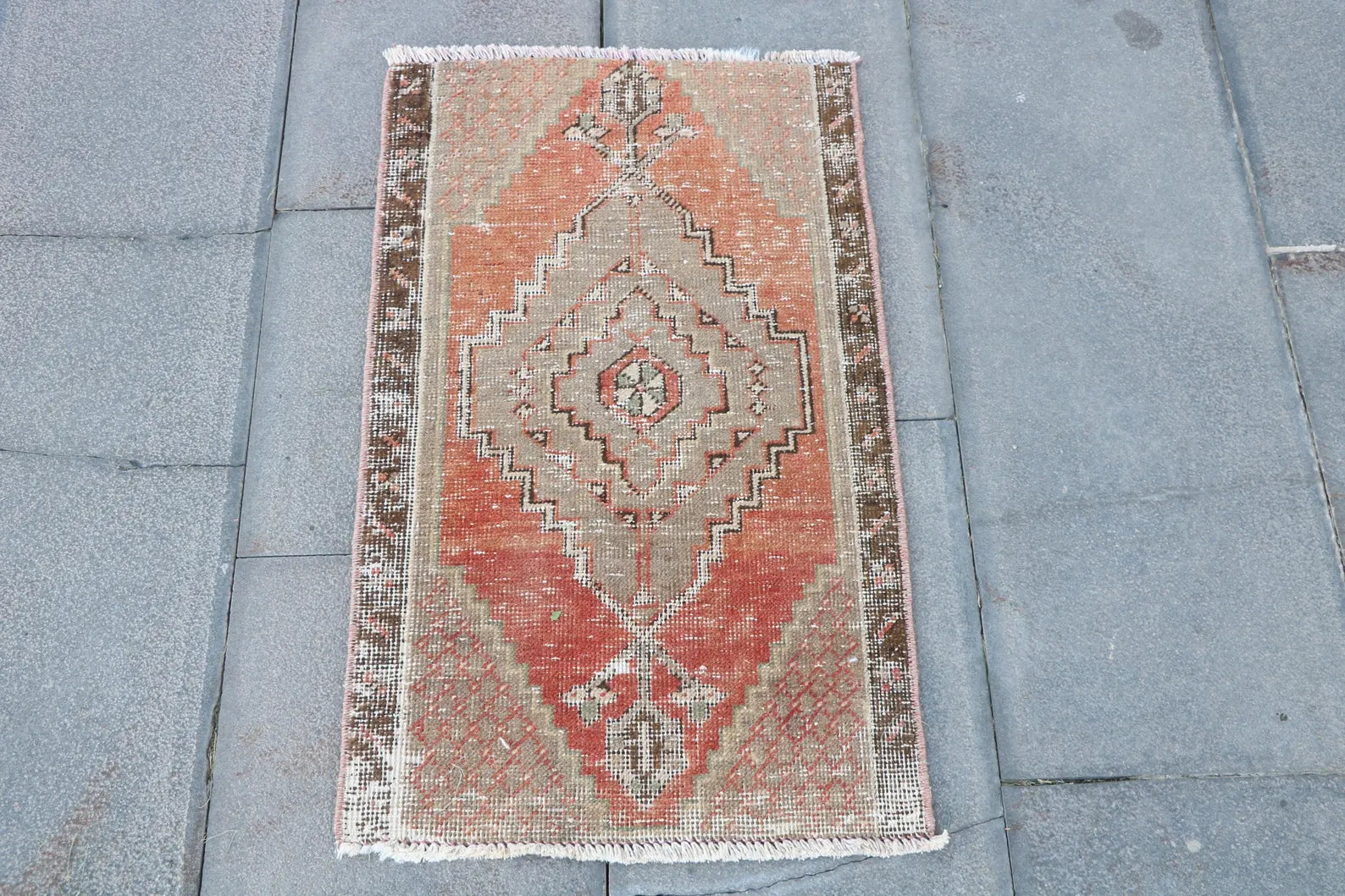 Vintage Turkish Mini Rug 1.5 x 2.5 ft