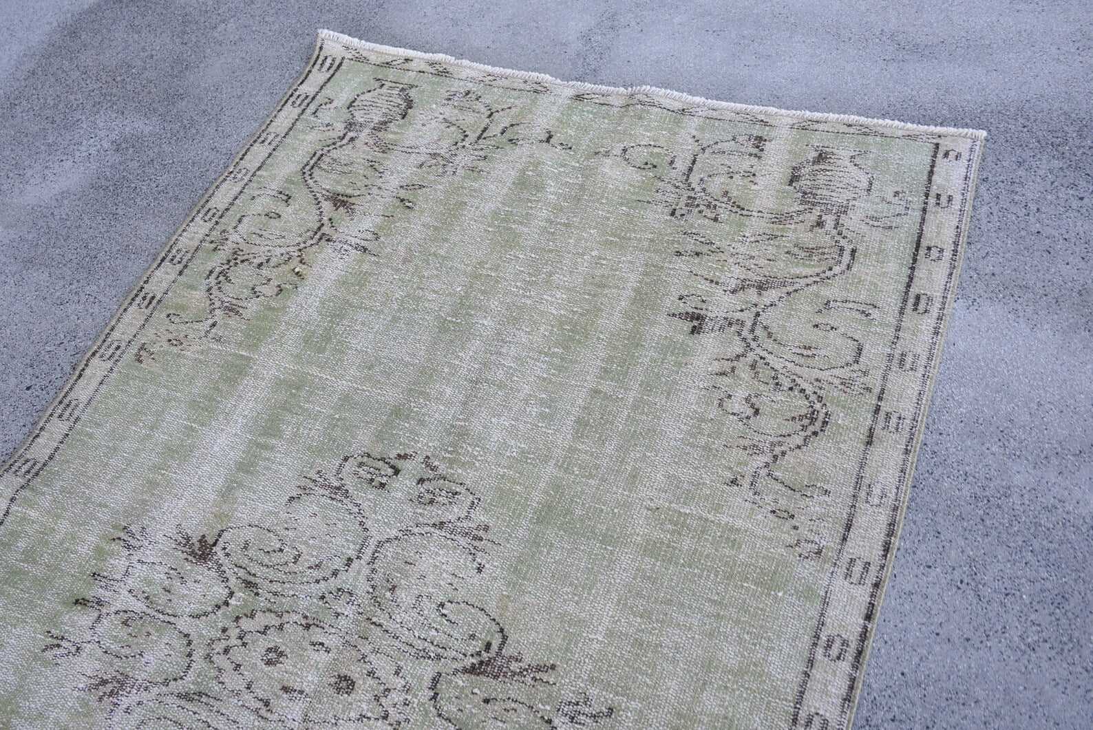 Vintage Turkish Accent Area rug 4.1 x 7.4 ft