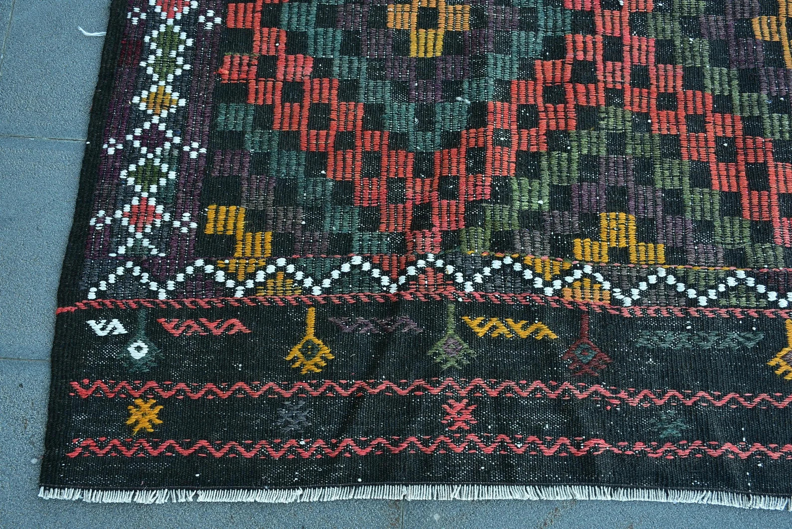 XL Vintage Turkish Accent Area Rug  6.5 x 8.9 ft