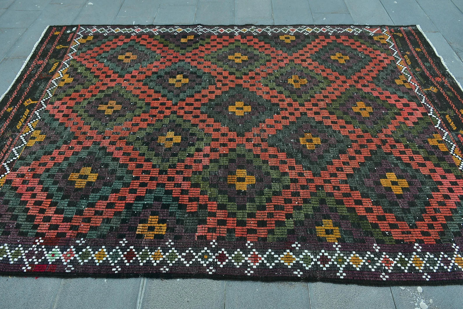 XL Vintage Turkish Accent Area Rug  6.5 x 8.9 ft