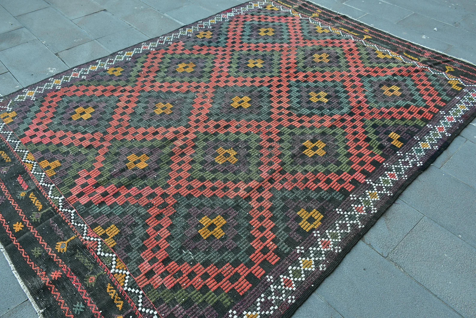 XL Vintage Turkish Accent Area Rug  6.5 x 8.9 ft