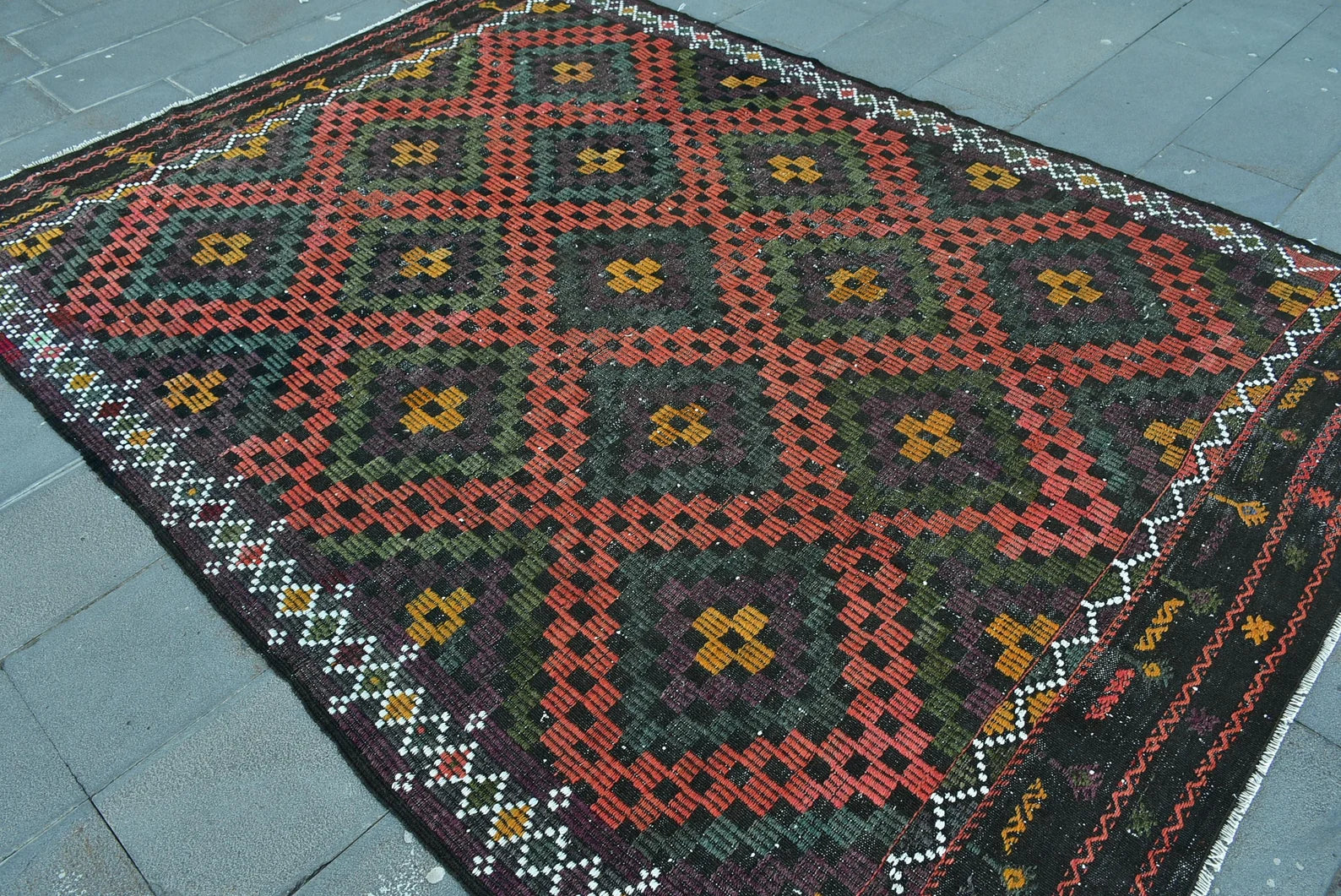XL Vintage Turkish Accent Area Rug  6.5 x 8.9 ft