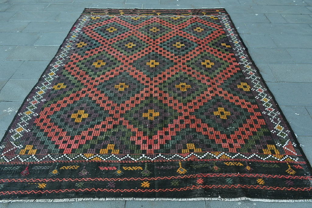 XL Vintage Turkish Accent Area Rug  6.5 x 8.9 ft