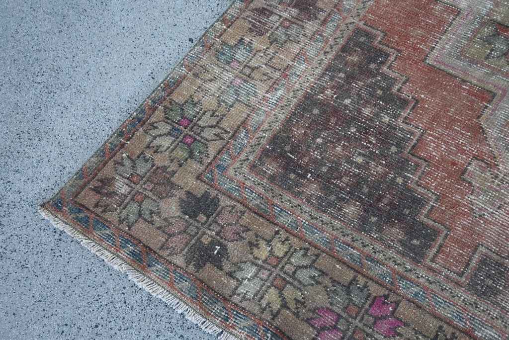 Vintage Persian Accent Area Rug 4.2 x 8.4 ft