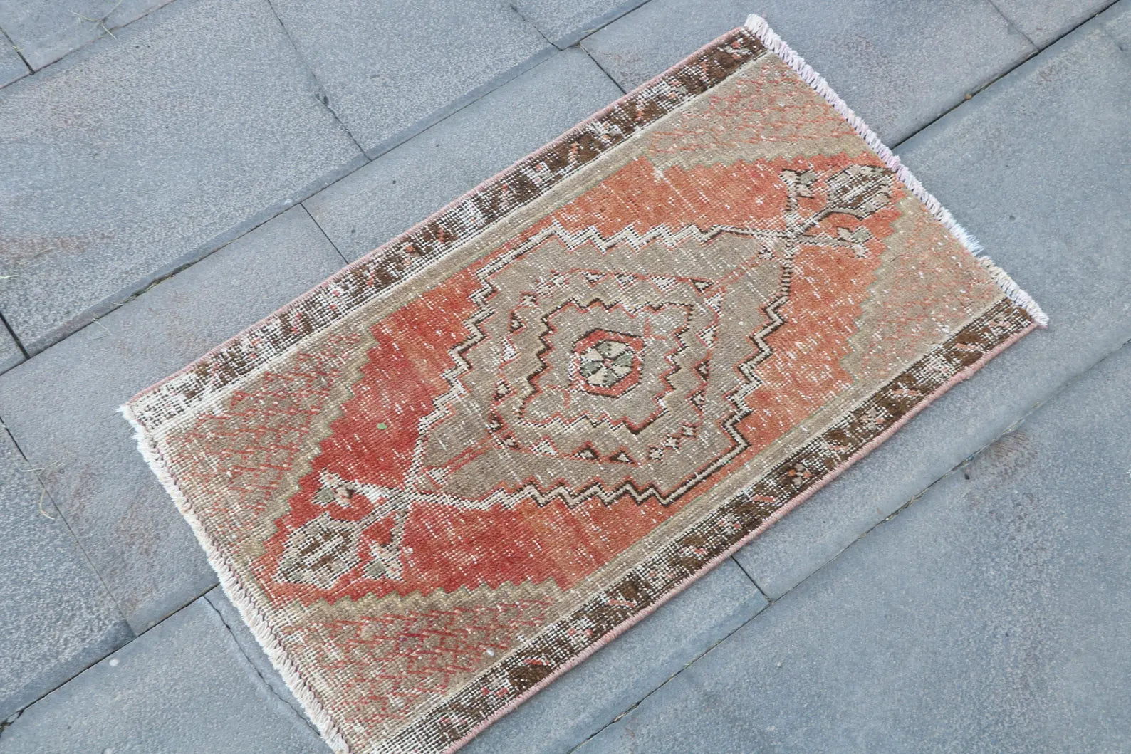 Vintage Turkish Mini Rug 1.5 x 2.5 ft