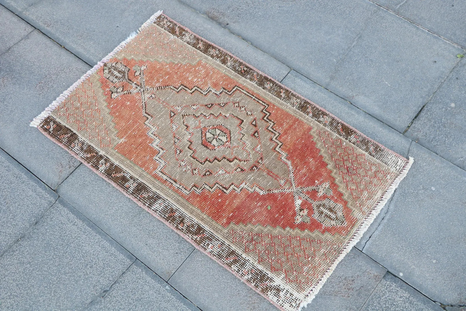 Vintage Turkish Mini Rug 1.5 x 2.5 ft