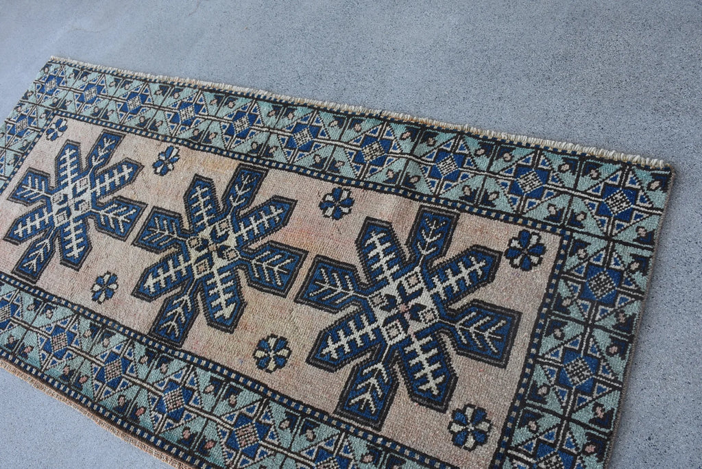 Vintage Turkish Accent Area rug 2.9 x 6.3 ft