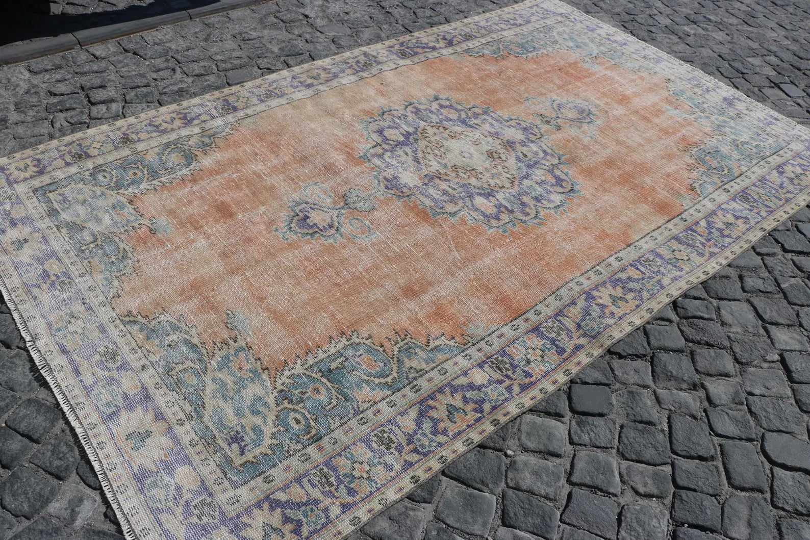 XL Vintage Turkish Accent Area rug 5.9 x 9.8 ft