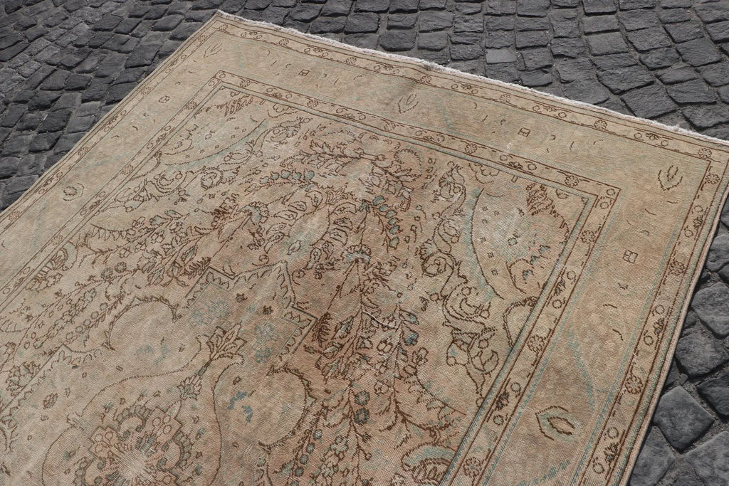XL Vintage Turkish Accent Area Rug 6.6 x 9.4 ft