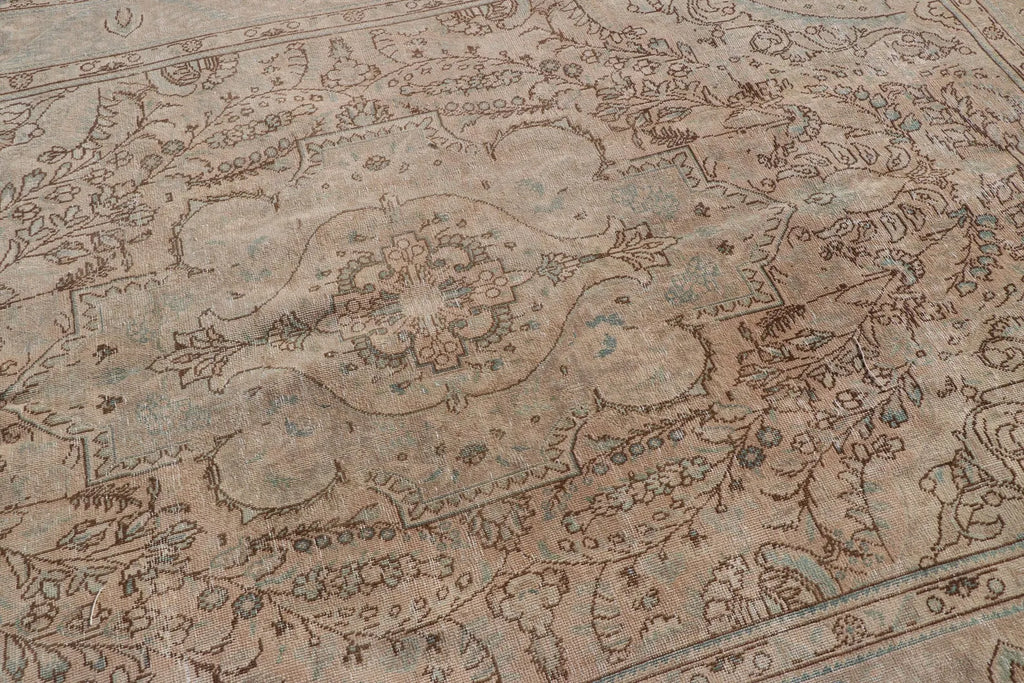 XL Vintage Turkish Accent Area Rug 6.6 x 9.4 ft