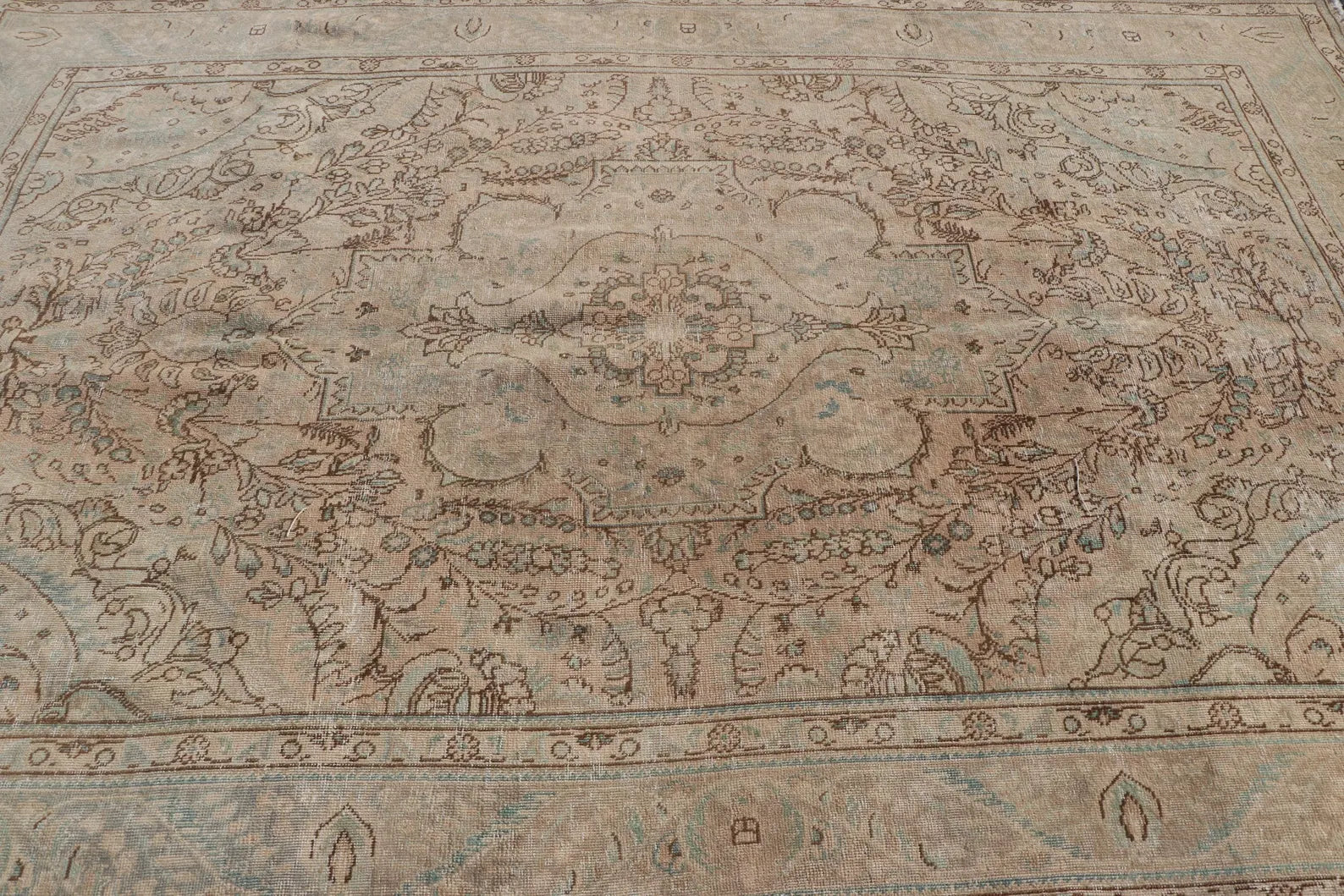 XL Vintage Turkish Accent Area Rug 6.6 x 9.4 ft