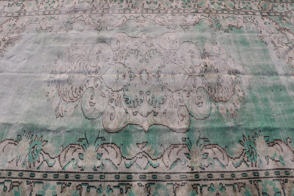 XL Vintage Turkish Accent Area rug 5.8 x 9.6 ft