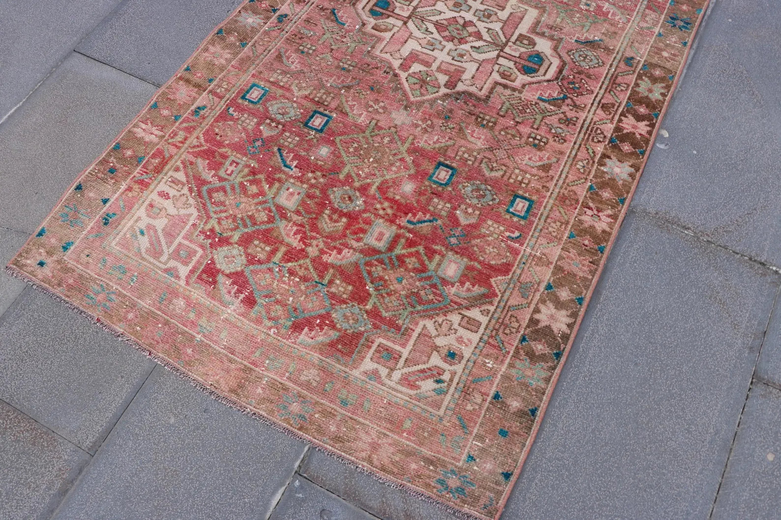 Vintage Persian Accent Area rug 3.2 x 6.2 ft