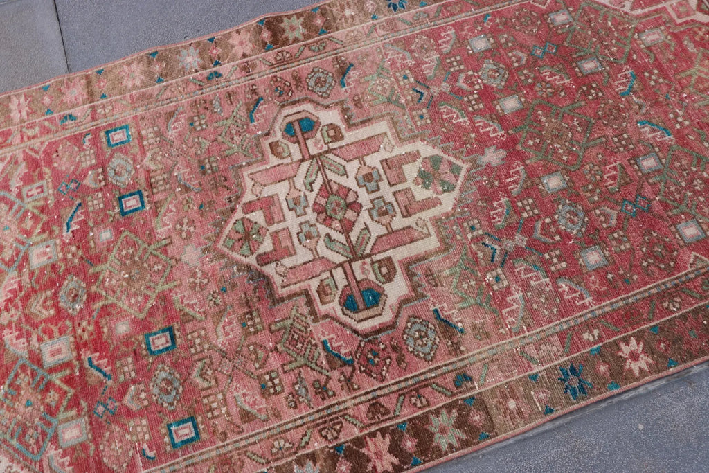 Vintage Persian Accent Area rug 3.2 x 6.2 ft