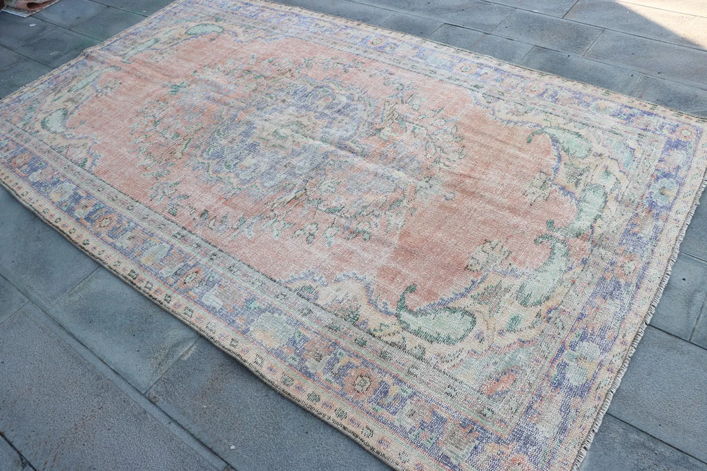 XL Vintage Turkish Accent Area rug 5.6 x 9.2 ft