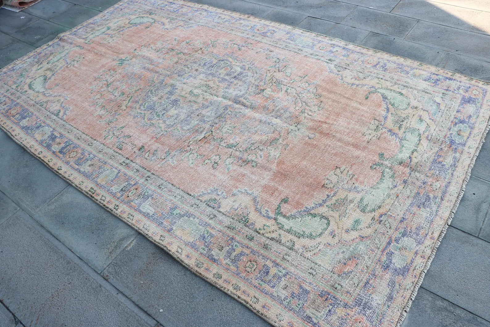 XL Vintage Turkish Accent Area rug 5.6 x 9.2 ft